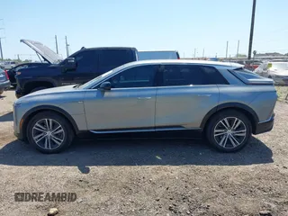 2024 Cadillac LYRIQ Luxury z VIN 1GYKPRRK7RZ122838, wystawiony jako IAAI lot #41958490 z przebiegiem Nie podano mil oraz . Historia ofert i sprzedaży dostępna na DreamBid. Obrazek 14.