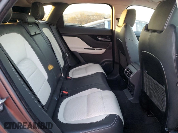 2018 Jaguar F-Pace 30t R-Sport z VIN SADCL2GX2JA287862, wystawiony jako Copart lot #75935764 z przebiegiem 54 025 mil mil oraz Szkoda całkowita • Salvage title. Historia ofert i sprzedaży dostępna na DreamBid. Obrazek 11.
