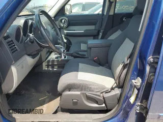 2010 Dodge Nitro SXT z VIN 1D4PU5GK4AW102426, wystawiony jako Copart lot #59491565 z przebiegiem 160 803 mil mil oraz Czysty tytuł • Clean title. Historia ofert i sprzedaży dostępna na DreamBid. Obrazek 7.