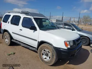 2000 Nissan Xterra XE with VIN 5N1ED28Y5YC563096, listed as a IAAI auction lot 41953125 with NaN miles. Bid and sale history available at carsss.com. Image 1.