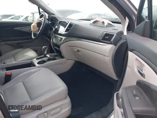 2019 Honda Ridgeline RTL-T z VIN 5FPYK2F69KB004533, wystawiony jako IAAI lot #42042586 z przebiegiem 71 789 mil mil oraz . Historia ofert i sprzedaży dostępna na DreamBid. Obrazek 5.