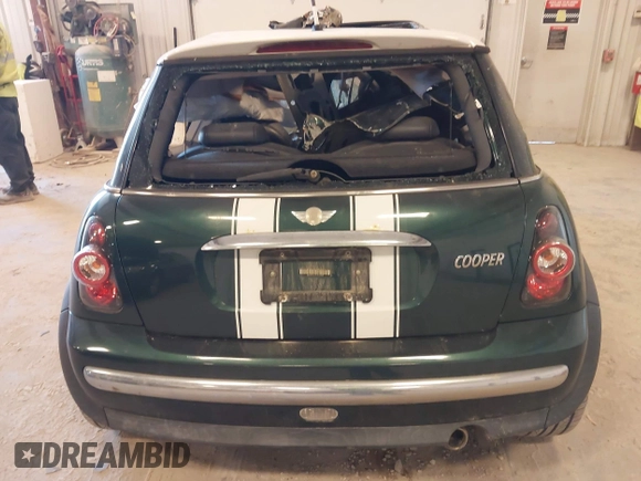 2004 MINI Hardtop with VIN WMWRC33494TC55068, listed as a IAAI auction lot 42057372 with Not provided miles and . Bid and sale history available at DreamBid. Image 16.