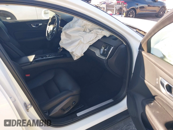 2021 Volvo V60 z VIN YV4102WK4M1076911, wystawiony jako IAAI lot #41672550 z przebiegiem 58 343 mil mil oraz . Historia ofert i sprzedaży dostępna na DreamBid. Obrazek 5.