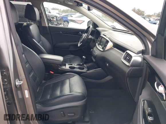 2017 Kia Sorento SXL z VIN 5XYPK4A50HG314022, wystawiony jako IAAI lot #41340327 z przebiegiem 97 130 mil mil oraz . Historia ofert i sprzedaży dostępna na DreamBid. Obrazek 5.