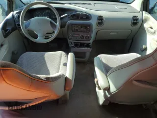 1998 Dodge Caravan with VIN 2B4FP25B1WR827822, listed as a Copart auction lot 70676574 with 192,726 mi miles and Salvage Title. Bid and sale history available at carsss.com. Image 8.
