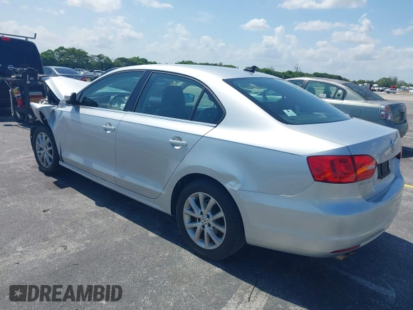 2013 Volkswagen Jetta SE с VIN 3VWDP7AJ6DM376487, выставлен на аукционе IAAI как лот 42362475 с пробегом 124 324 миль миль и . История ставок и продаж доступна на DreamBid. Изображение 3.