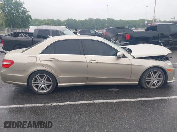 2010 Mercedes-Benz E 350 Luxury z VIN WDDHF8HBXAA082309, wystawiony jako IAAI lot #42333173 z przebiegiem 82 373 mil mil oraz . Historia ofert i sprzedaży dostępna na DreamBid. Obrazek 13.
