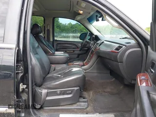 2011 Cadillac Escalade Luxury z VIN 1GYS4BEF9BR189357, wystawiony jako IAAI lot #42491668 z przebiegiem 227 569 mil mil oraz . Historia ofert i sprzedaży dostępna na DreamBid. Obrazek 5.