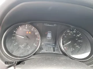 2017 Nissan Rogue SL z VIN JN1BJ1CR7HW109914, wystawiony jako Copart lot #57304415 z przebiegiem 130 264 mil mil oraz Szkoda całkowita • Salvage title. Historia ofert i sprzedaży dostępna na DreamBid. Obrazek 9.