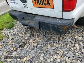 2008 Ford F-250 XL z VIN 1FTNF20508EB07382, wystawiony jako IAAI lot #42521031 z przebiegiem 123 755 mil mil oraz . Historia ofert i sprzedaży dostępna na DreamBid. Obrazek 8.