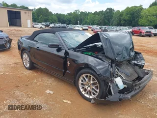 2013 Ford Mustang V6 with VIN 1ZVBP8EM0D5205533, listed as a IAAI auction lot 42633739 with 174,212 mi miles and . Bid and sale history available at DreamBid. Image 1.