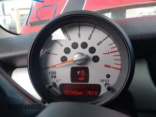 2012 MINI Hardtop с VIN WMWSU3C53CT539928, выставлен на аукционе IAAI как лот 42060966 с пробегом 147 343 миль миль и . История ставок и продаж доступна на DreamBid. Изображение 7.