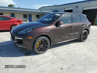 2016 Porsche Cayenne Turbo z VIN WP1AC2A23GLA86418, wystawiony jako Copart lot #75349784 z przebiegiem 26 840 mil mil oraz Szkoda całkowita • Salvage title. Historia ofert i sprzedaży dostępna na DreamBid. Obrazek 1.