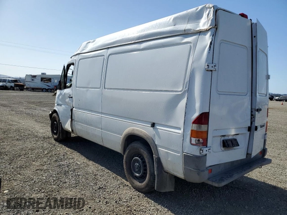 2005 Freightliner Sprinter with VIN WDYPD644X55808602, listed as a Copart auction lot 55554884 with 275,716 mi miles and Salvage Title. Bid and sale history available at DreamBid. Image 2.
