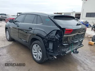 2023 Volkswagen Atlas SE z VIN 1V2KE2CA8PC225834, wystawiony jako IAAI lot #41330975 z przebiegiem 13 629 mil mil oraz . Historia ofert i sprzedaży dostępna na DreamBid. Obrazek 3.