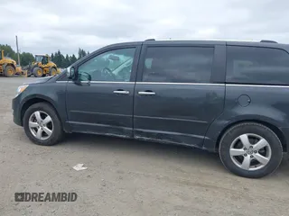 2011 Volkswagen Routan z VIN 2V4RW6DG5BR738696, wystawiony jako IAAI lot #42513978 z przebiegiem 180 933 mil mil oraz . Historia ofert i sprzedaży dostępna na DreamBid. Obrazek 6.
