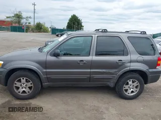 2005 Ford Escape Limited with VIN 1FMYU94155KB76337, listed as a IAAI auction lot 42006729 with 170,526 mi miles. Bid and sale history available at carsss.com. Image 14.