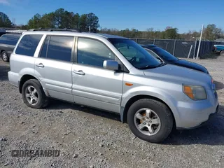 2006 Honda Pilot EX with VIN 5FNYF28406B049584, listed as a IAAI auction lot 38183277 with 281,810 mi miles and . Bid and sale history available at carsss.com. Image 1.