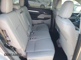 2018 Toyota Highlander SE z VIN 5TDKZRFH5JS534366, wystawiony jako Copart lot #52105255 z przebiegiem 53 972 mil mil oraz Szkoda całkowita • Salvage title. Historia ofert i sprzedaży dostępna na DreamBid. Obrazek 12.
