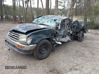 1995 Toyota T100 z VIN JT4VD11E8S0006805, wystawiony jako IAAI lot #41867368 z przebiegiem 261 130 mil mil oraz . Historia ofert i sprzedaży dostępna na DreamBid. Obrazek 18.