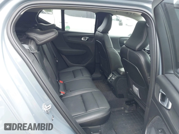 2021 Volvo XC40 Inscription with VIN YV4162UL2M2432602, listed as a IAAI auction lot 42331915 with 54,195 mi miles and . Bid and sale history available at DreamBid. Image 8.