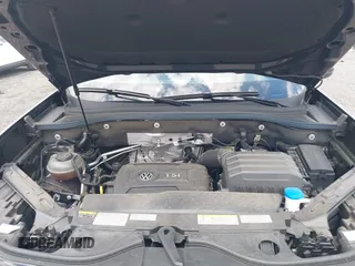 2021 Volkswagen Atlas S with VIN 1V2GC2CA3MC201495, listed as a IAAI auction lot 42044554 with 33,097 mi miles and . Bid and sale history available at DreamBid. Image 10.