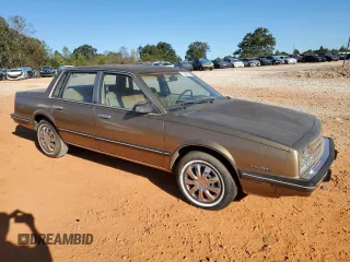 1985 Chevrolet Celebrity z VIN 2G1AW19R2F1120933, wystawiony jako Copart lot #75407474 z przebiegiem 78 007 mil mil oraz Szkody całkowita. Historia ofert i sprzedaży dostępna na DreamBid. Obrazek 4.
