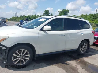 2016 Nissan Pathfinder S with VIN 5N1AR2MN7GC670676, listed as a IAAI auction lot 42391995 with 165,391 mi miles and . Bid and sale history available at DreamBid. Image 14.