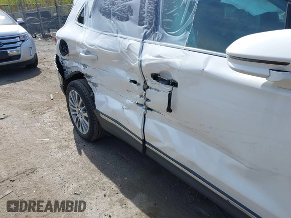 2017 Lincoln MKC Reserve with VIN 5LMCJ3D93HUL46478, listed as a IAAI auction lot 42147121 with 60,316 mi miles and . Bid and sale history available at DreamBid. Image 6.