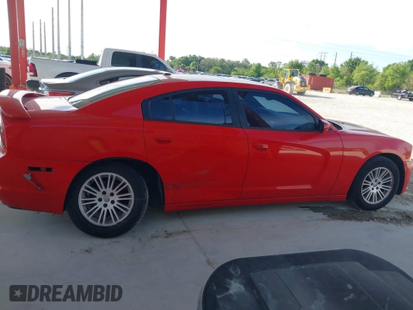 2014 Dodge Charger SXT z VIN 2C3CDXHG7EH363141, wystawiony jako IAAI lot #41381041 z przebiegiem 189 007 mil mil oraz . Historia ofert i sprzedaży dostępna na DreamBid. Obrazek 13.