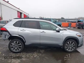 2023 Toyota Corolla Cross XLE z VIN 7MUDAABG0PV077852, wystawiony jako IAAI lot #41313640 z przebiegiem 23 201 mil mil oraz . Historia ofert i sprzedaży dostępna na DreamBid. Obrazek 14.