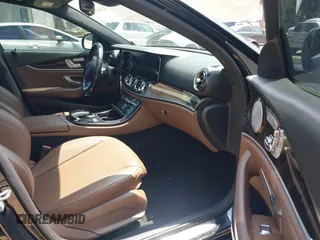 2017 Mercedes-Benz E 300 Luxury z VIN WDDZF4KB7HA217326, wystawiony jako IAAI lot #42444259 z przebiegiem 89 335 mil mil oraz . Historia ofert i sprzedaży dostępna na DreamBid. Obrazek 5.