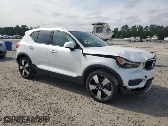 2021 Volvo XC40 Momentum z VIN YV4162UK5M2439826, wystawiony jako Copart lot #54480775 z przebiegiem 35 279 mil mil oraz Szkody całkowita. Historia ofert i sprzedaży dostępna na DreamBid. Obrazek 4.
