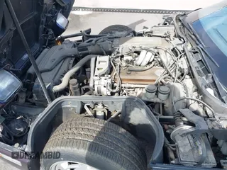 1988 Chevrolet Corvette z VIN 1G1YY3187J5105925, wystawiony jako IAAI lot #42358878 z przebiegiem 204 801 mil mil oraz . Historia ofert i sprzedaży dostępna na DreamBid. Obrazek 10.
