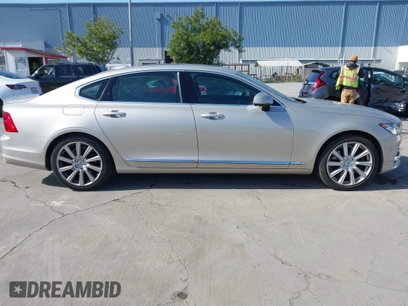 2018 Volvo S90 Inscription z VIN LVY992MLXJP004376, wystawiony jako IAAI lot #41850741 z przebiegiem 50 164 mil mil oraz . Historia ofert i sprzedaży dostępna na DreamBid. Obrazek 13.