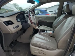 2011 Toyota Sienna XLE AAS z VIN 5TDYK3DC9BS046073, wystawiony jako Copart lot #57030305 z przebiegiem 246 956 mil mil oraz Szkoda całkowita • Salvage title. Historia ofert i sprzedaży dostępna na DreamBid. Obrazek 7.