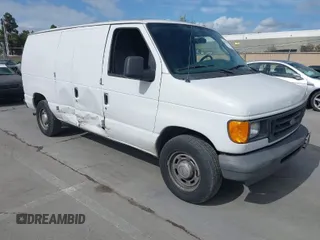 2005 Ford Econoline Cargo with VIN 1FTRE14W15HA20828, listed as a IAAI auction lot 41937731 with 117,912 mi miles. Bid and sale history available at carsss.com. Image 1.