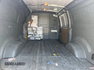 2010 Ford Econoline Cargo Commercial z VIN 1FTNE1EW0ADA90769, wystawiony jako IAAI lot #42398483 z przebiegiem 258 005 mil mil oraz . Historia ofert i sprzedaży dostępna na DreamBid. Obrazek 9.