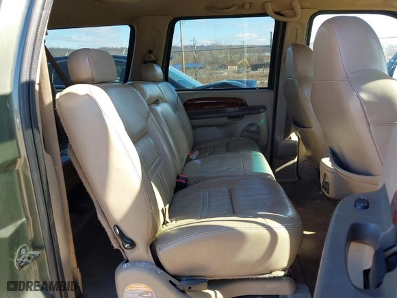 2001 Ford Excursion Limited with VIN 1FMNU43S21EA39638, listed as a IAAI auction lot 41817300 with 191,354 mi miles. Bid and sale history available at carsss.com. Image 8.