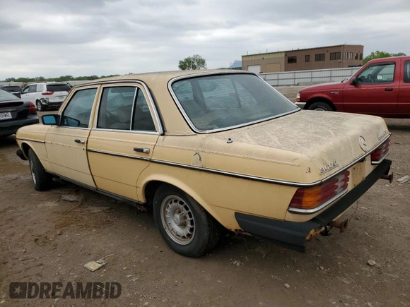 1983 Mercedes-Benz 300 with VIN WDBAB33A2DB030078, listed as a Copart auction lot 54630525 with 233,016 mi miles and Clean Title. Bid and sale history available at carsss.com. Image 2.