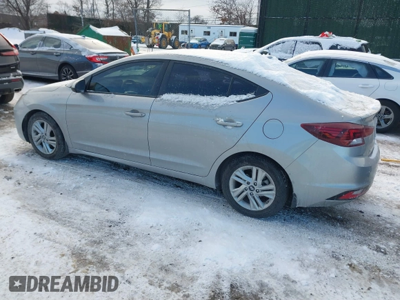 2020 Hyundai Elantra Value Edition z VIN 5NPD84LFXLH567082, wystawiony jako IAAI lot #41372830 z przebiegiem 119 975 mil mil oraz . Historia ofert i sprzedaży dostępna na DreamBid. Obrazek 3.