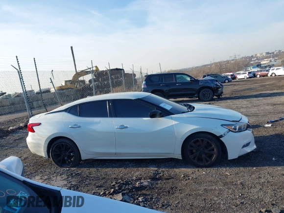 2017 Nissan Maxima SV z VIN 1N4AA6AP3HC360265, wystawiony jako IAAI lot #41164214 z przebiegiem 90 813 mil mil oraz . Historia ofert i sprzedaży dostępna na DreamBid. Obrazek 12.