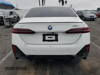2024 BMW i5 eDrive40 z VIN WBY33FK04RCP62567, wystawiony jako Copart lot #85295344 z przebiegiem Nie podano mil oraz Szkody całkowita. Historia ofert i sprzedaży dostępna na DreamBid. Obrazek 6.