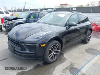 2022 Porsche Macan z VIN WP1AA2A55NLB00378, wystawiony jako IAAI lot #42338661 z przebiegiem 28 045 mil mil oraz . Historia ofert i sprzedaży dostępna na DreamBid. Obrazek 19.