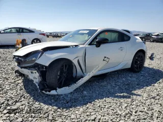 2025 Toyota 86 Premium with VIN JF1ZNBE15S9755879, listed as a Copart auction lot 65086195 with 1,820 mi miles and Salvage title. Bid and sale history available at DreamBid. Image 1.