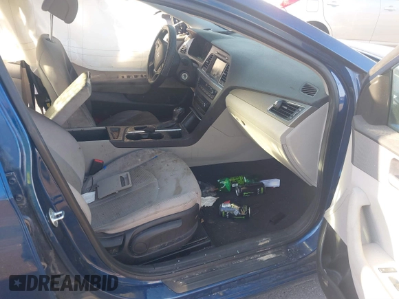 2017 Hyundai Sonata SE z VIN 5NPE24AF8HH565251, wystawiony jako IAAI lot #41762572 z przebiegiem Nie podano mil oraz . Historia ofert i sprzedaży dostępna na DreamBid. Obrazek 5.