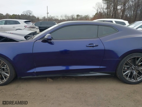 2019 Chevrolet Camaro ZL1 with VIN 1G1FK1R68K0144103, listed as a IAAI auction lot 41165256 with 33,563 mi miles. Bid and sale history available at carsss.com. Image 14.