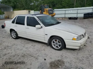 1998 Volvo S70 z VIN YV1LS5640W2431881, wystawiony jako Copart lot #53925195 z przebiegiem Nie podano mil oraz Czysty tytuł • Clean title. Historia ofert i sprzedaży dostępna na DreamBid. Obrazek 4.