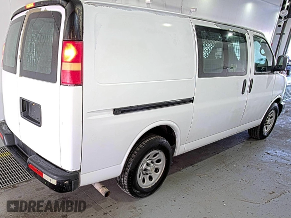 2012 Chevrolet Express Cargo z VIN 1GCSGAFX8C1135353, wystawiony jako IAAI lot #42610415 z przebiegiem 143 913 mil mil oraz . Historia ofert i sprzedaży dostępna na DreamBid. Obrazek 17.