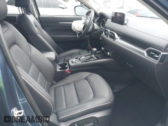 2024 Mazda CX-5 S Carbon Edition z VIN JM3KFBCL2R0454425, wystawiony jako IAAI lot #40934280 z przebiegiem 4 094 mil mil oraz . Historia ofert i sprzedaży dostępna na DreamBid. Obrazek 5.